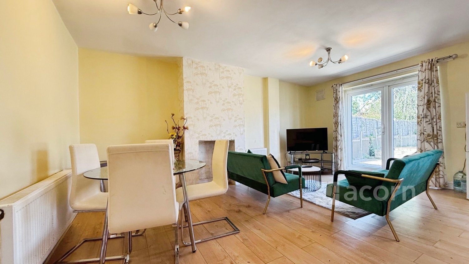 Flat Heathway in Greater London