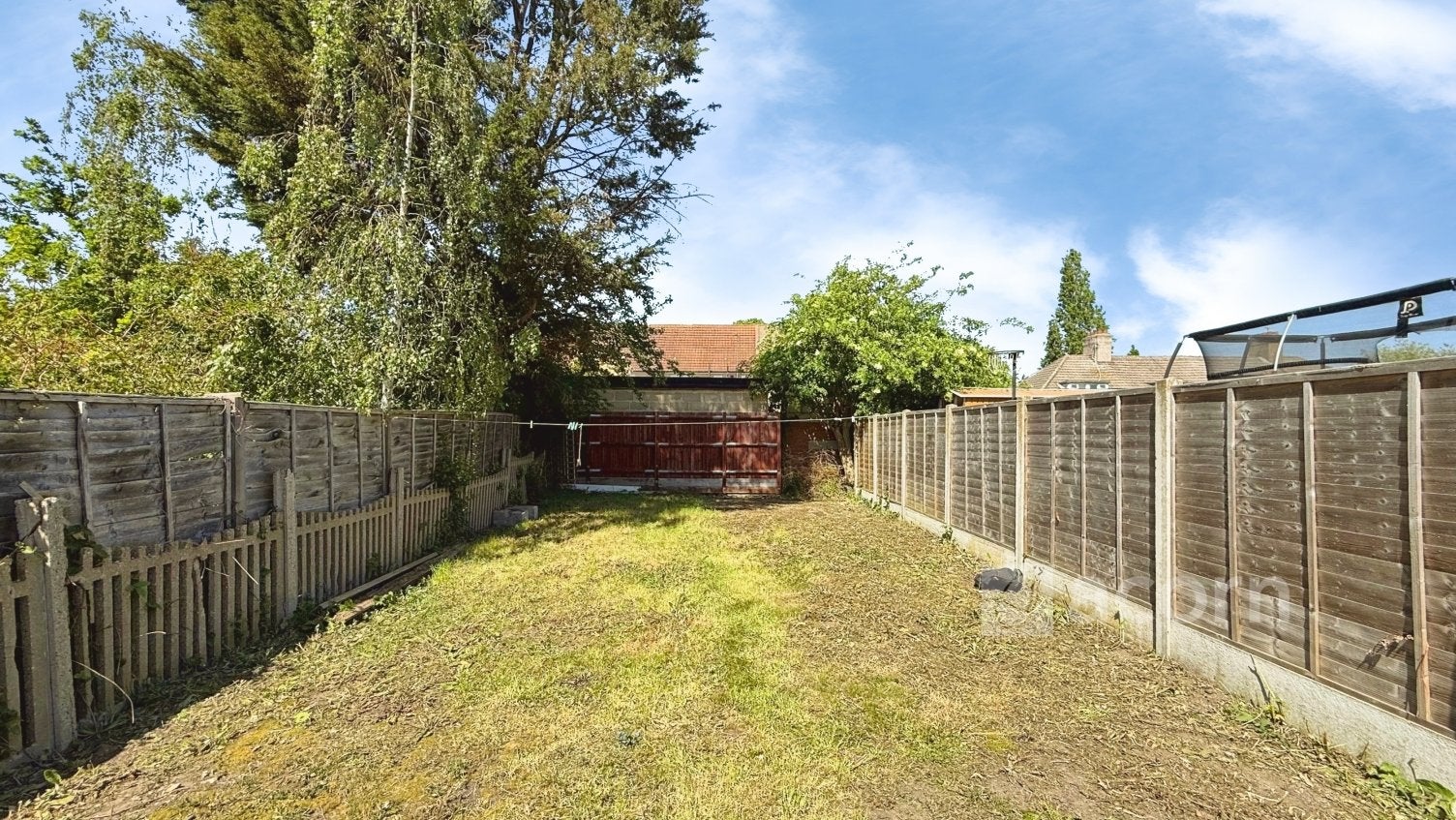Flat Heathway in Greater London