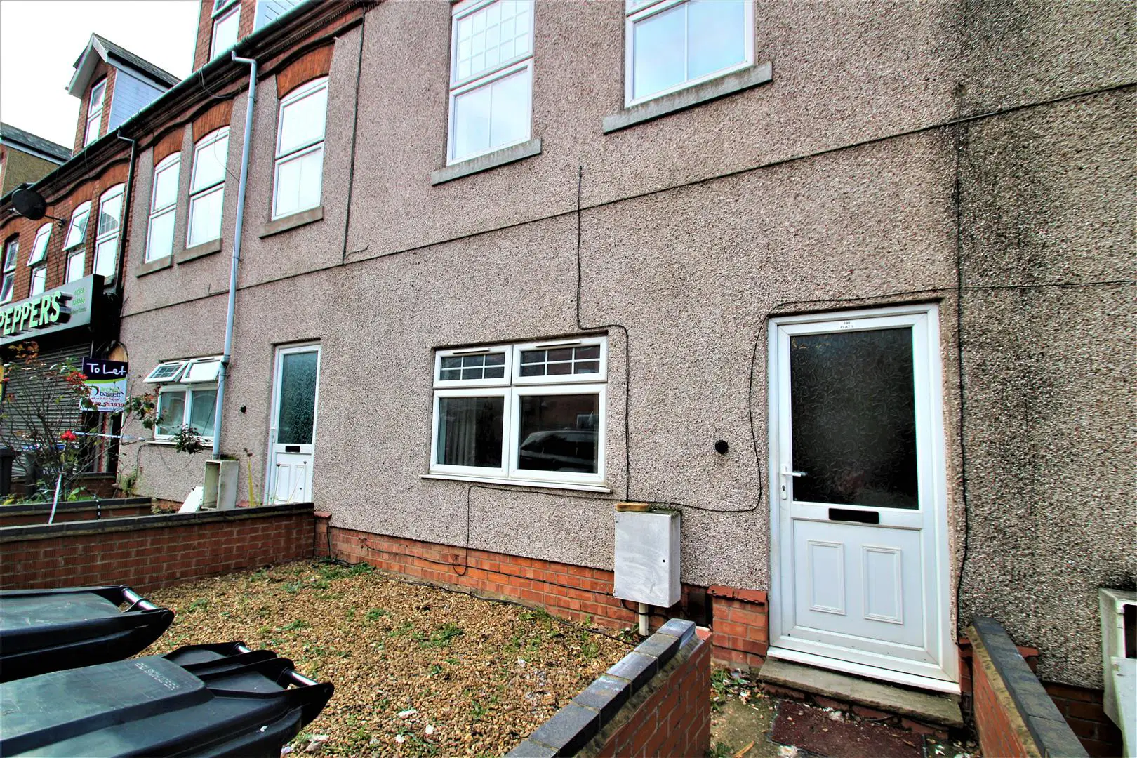 Flat Omega Place in Rugby
