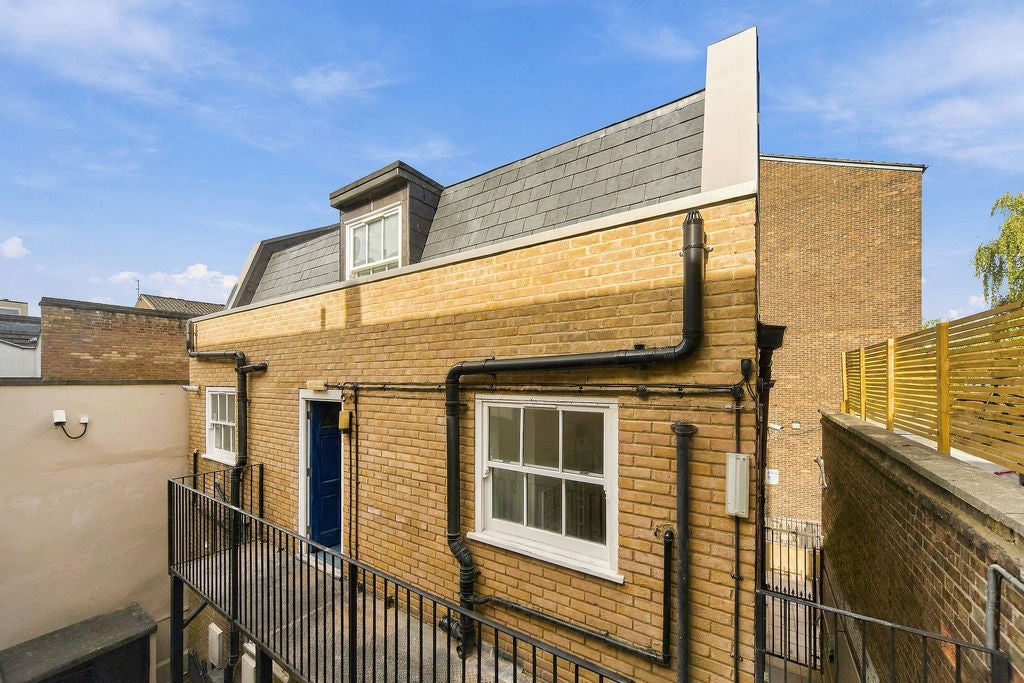 Flat Cardigan Road in Greater London