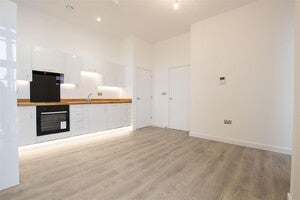 Flat Edinburgh Gate in Harlow