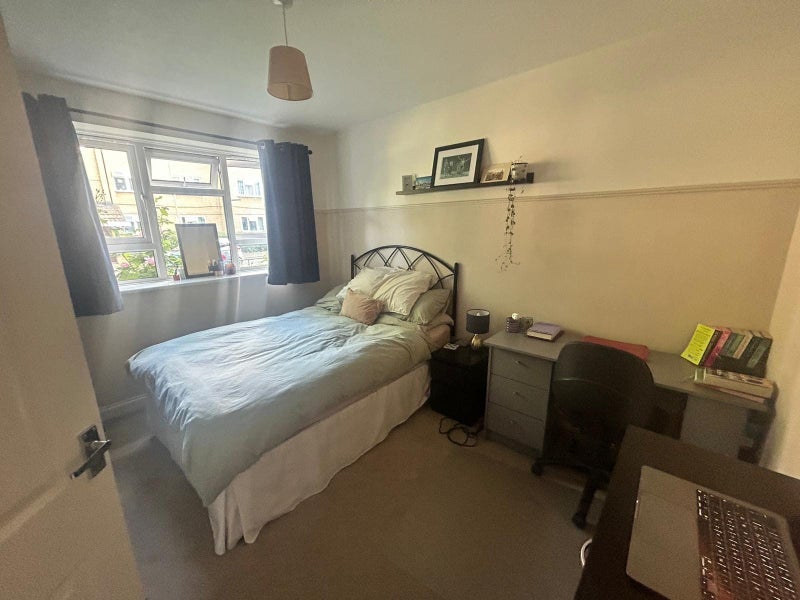 Room Weydown Close in Greater London