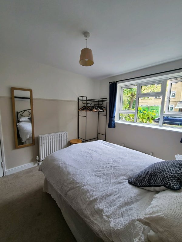 Room Weydown Close in Greater London