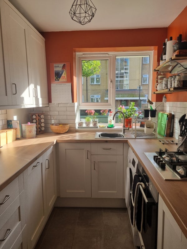 Room Weydown Close in Greater London