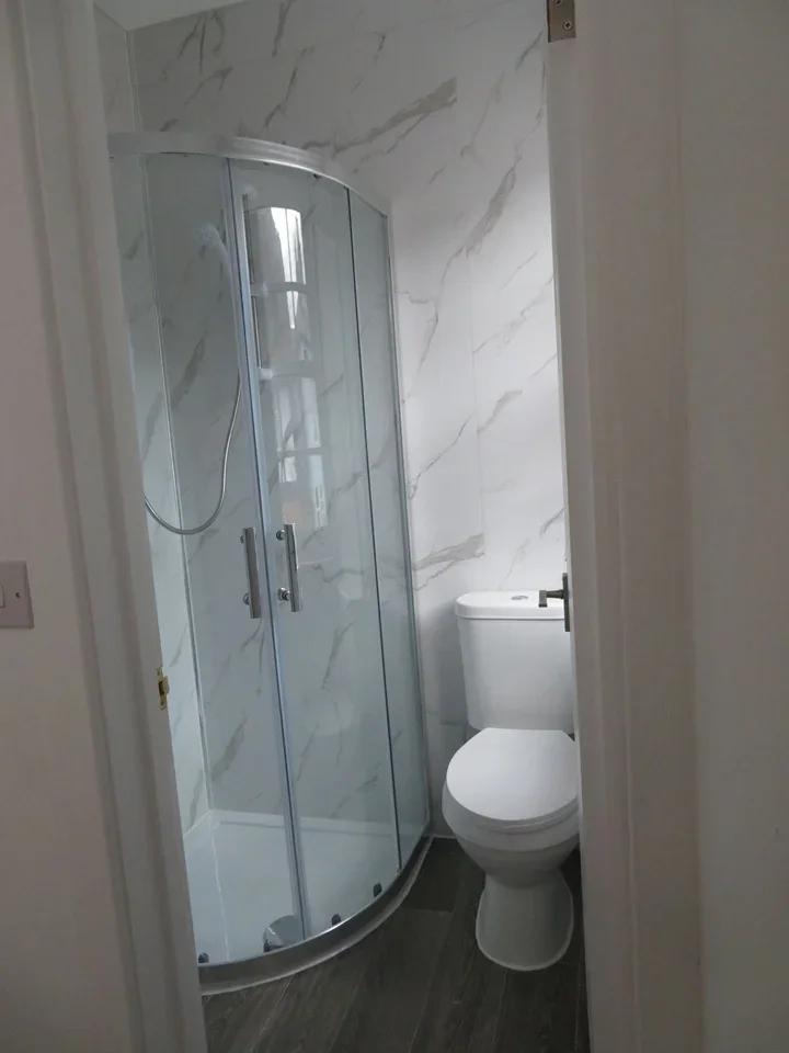 Room Middle Road in Greater London