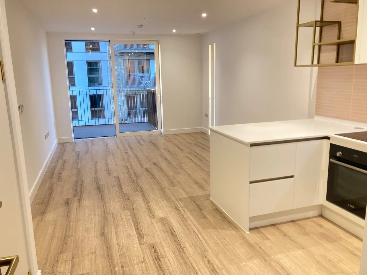 Flat Beresford Avenue in Greater London