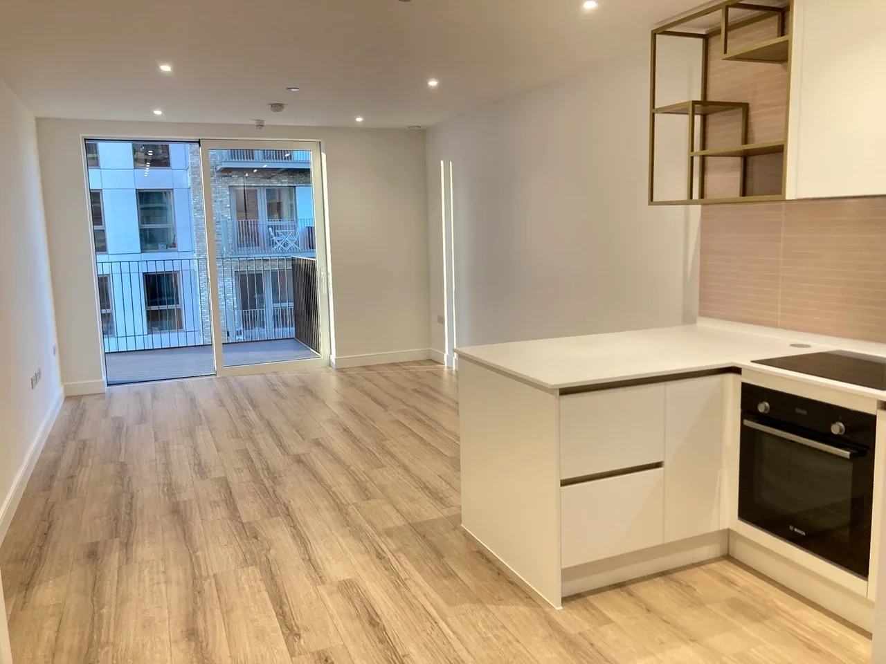 Flat Beresford Avenue in Greater London