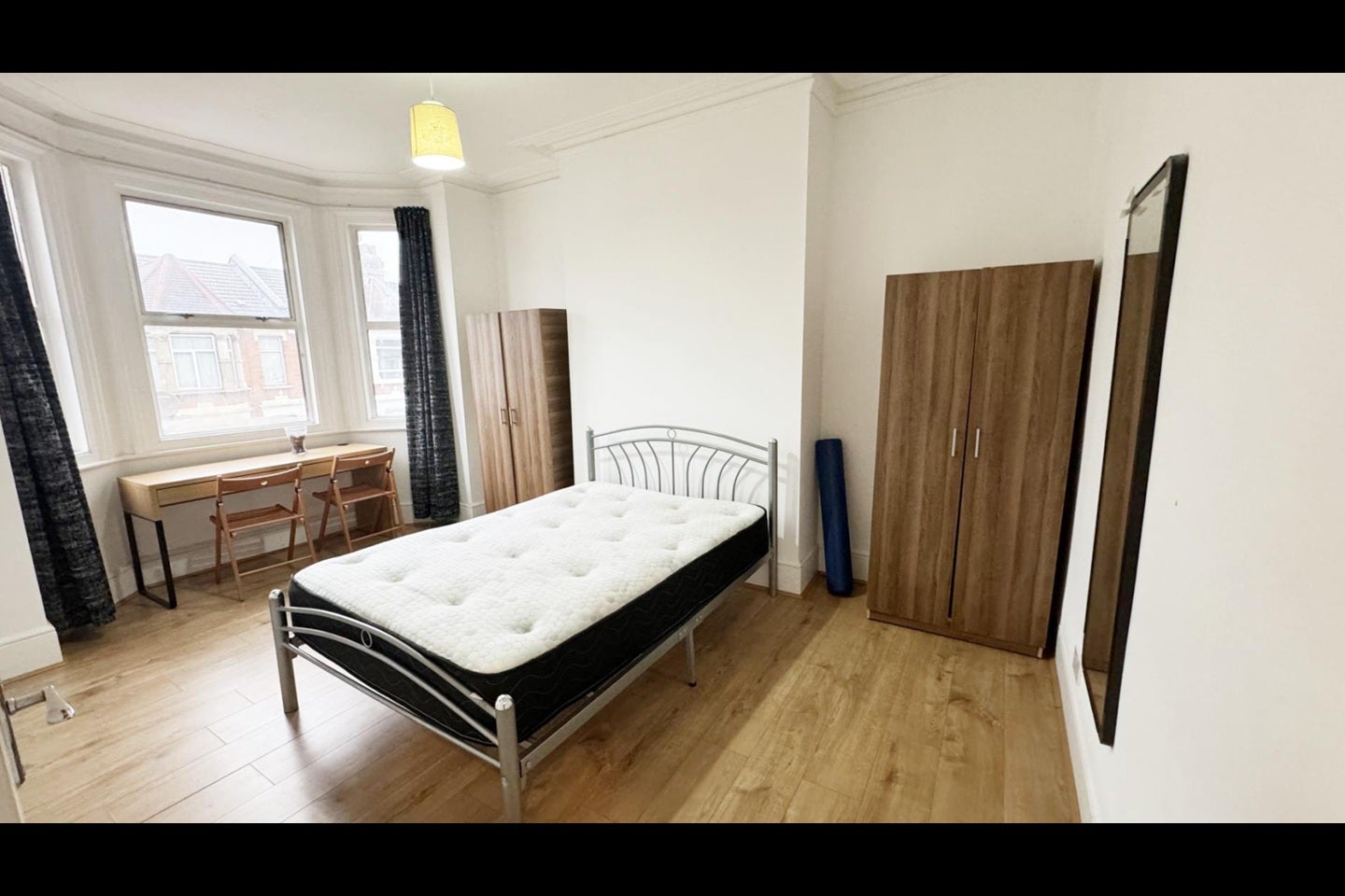 Room Westbury Avenue in Greater London