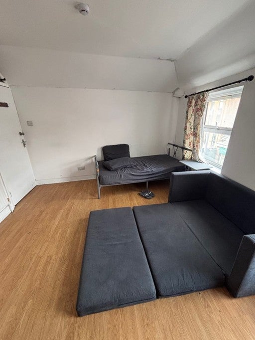 Room High Street in Greater London