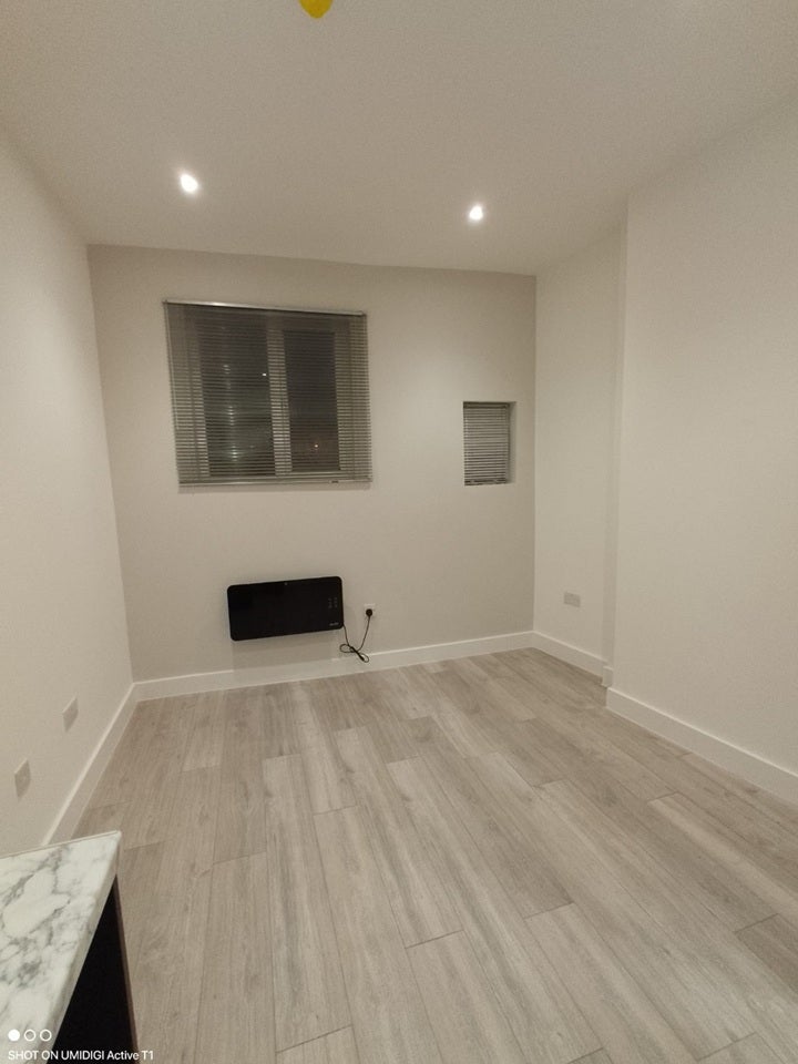 Room Westcote Road in Greater London