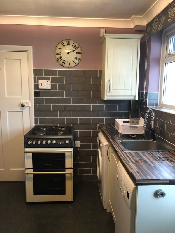 Room Swallowfield Road in Greater London