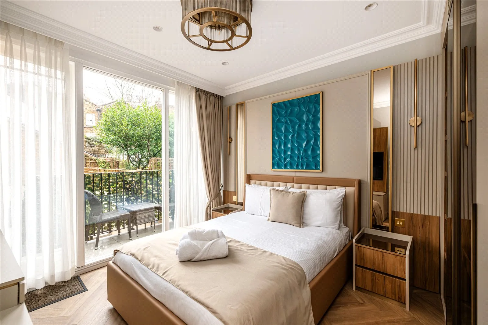 Flat Royal Crescent in Greater London