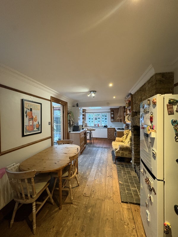 Room Ormeley Road in Greater London