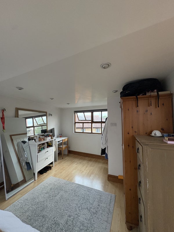 Room Ormeley Road in Greater London