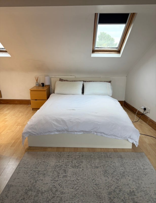 Room Ormeley Road in Greater London