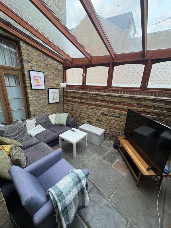 Room Ormeley Road in Greater London