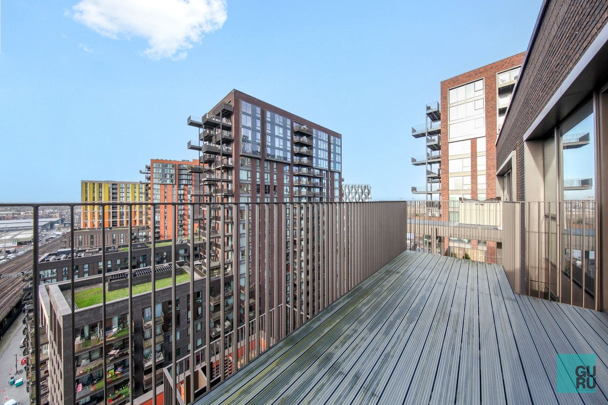 Flat Viaduct Gardens in Greater London