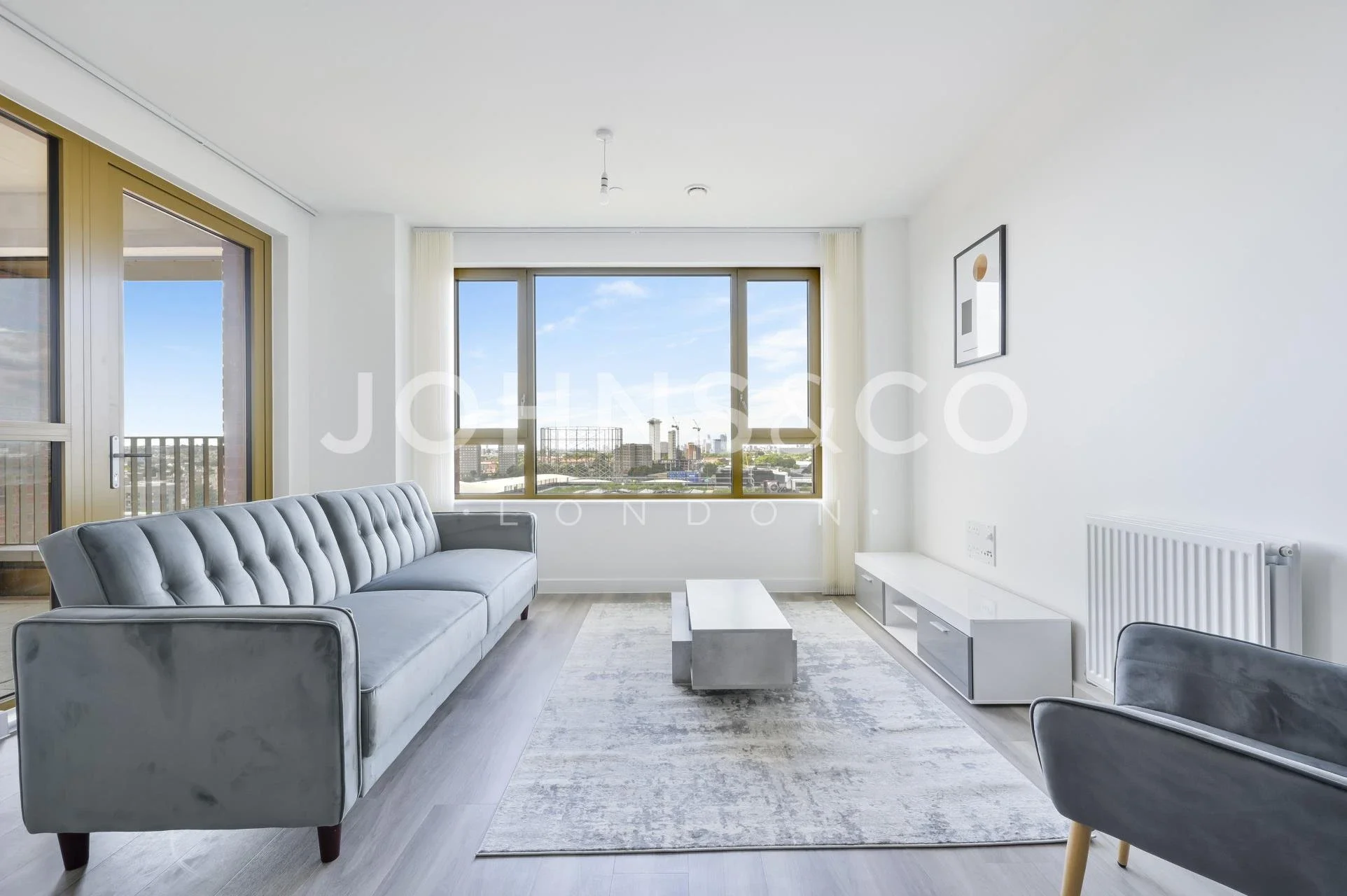 Flat Ilderton Road in Greater London