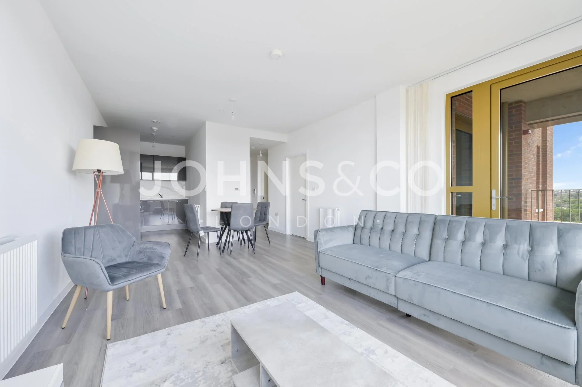 Flat Ilderton Road in Greater London