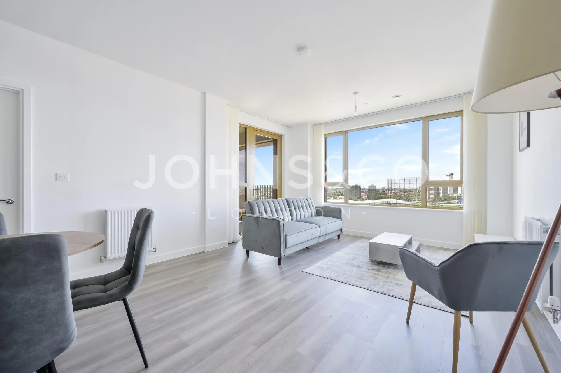 Flat Ilderton Road in Greater London