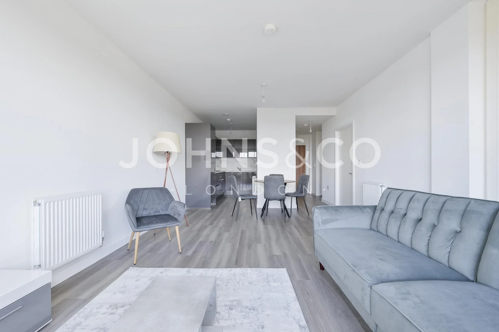 Flat Ilderton Road in Greater London