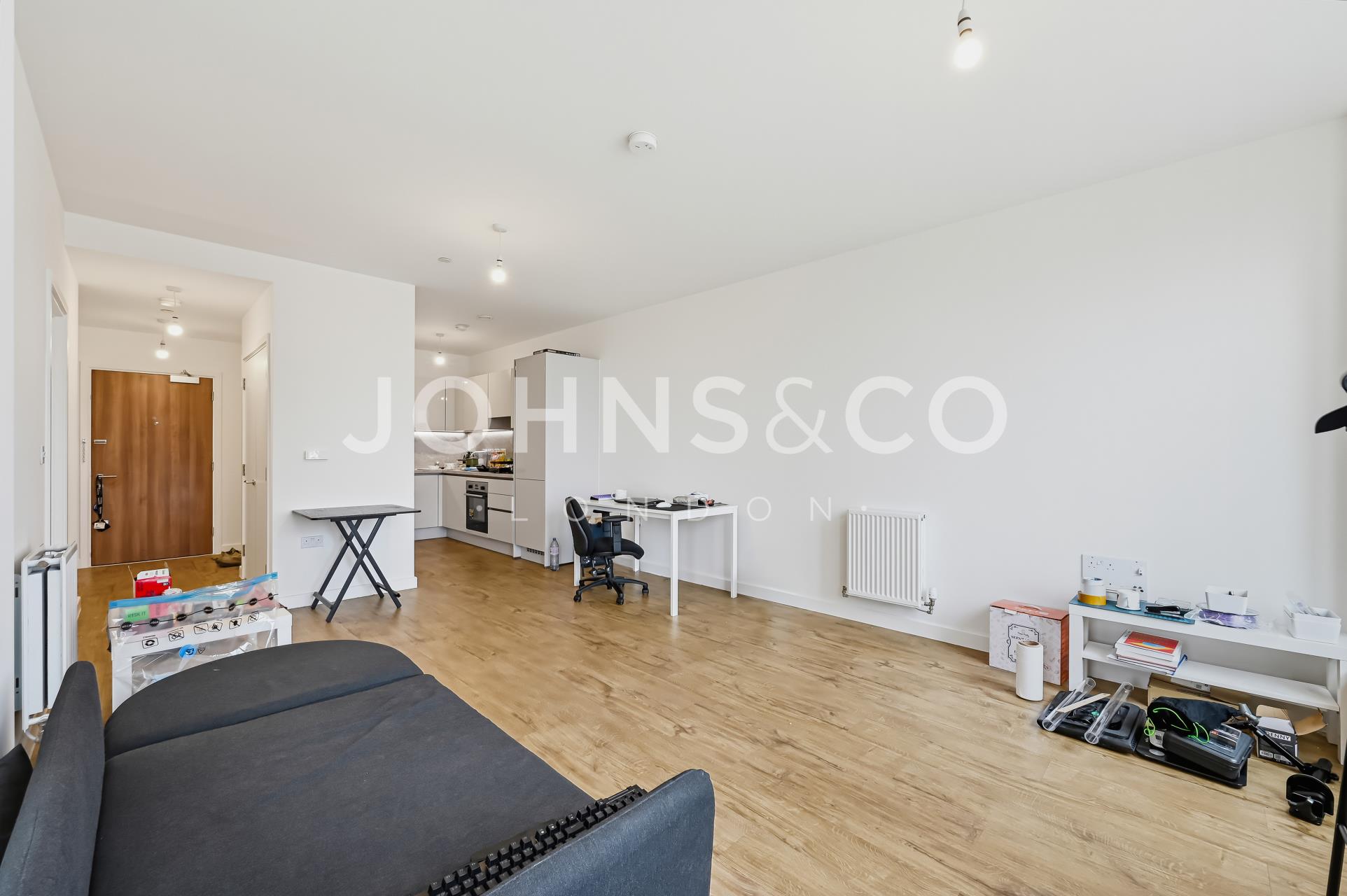 Flat Ilderton Road in Greater London