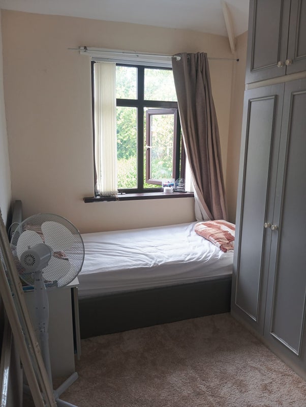Room Railway Road in Trafford
