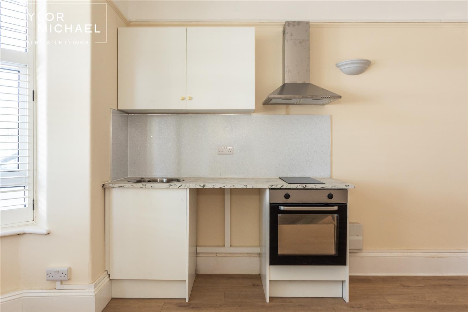 Room Holland Road in Hove