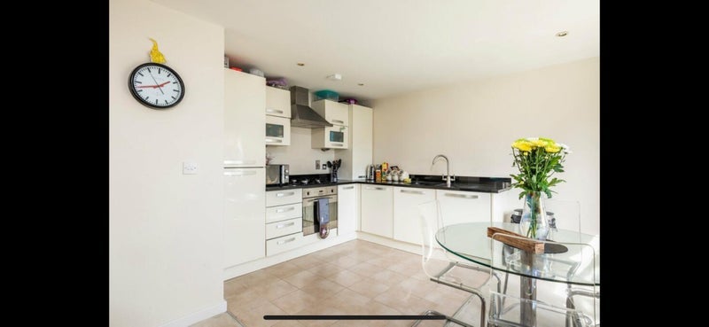 Room Churchfield Road in Poole