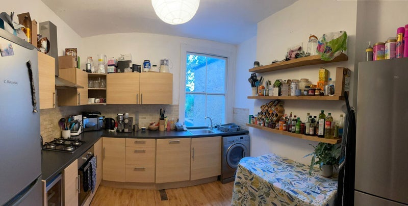 Room Killyon Road in Greater London