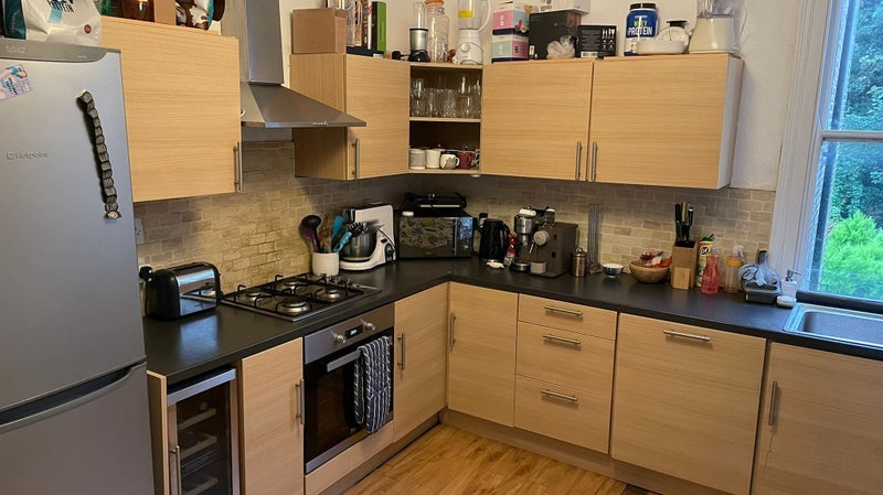 Room Killyon Road in Greater London