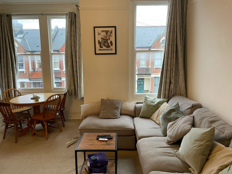 Room Killyon Road in Greater London