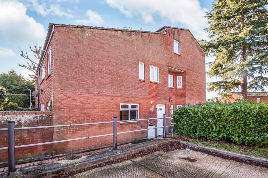 House Myrtleside Close in Greater London