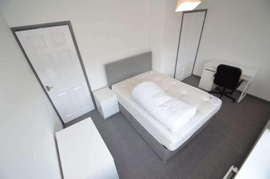 Room Bradford Crescent in Durham