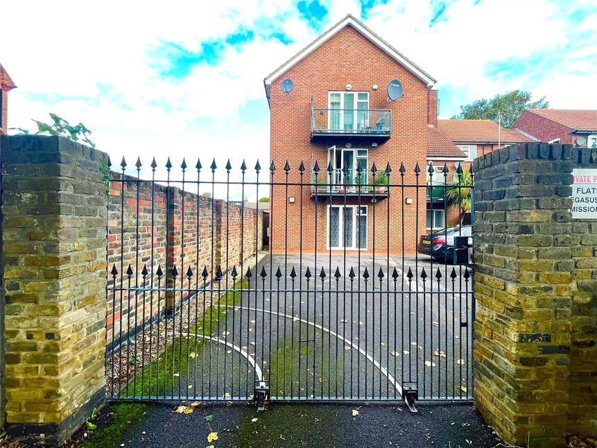 Flat Mission Grove in Greater London