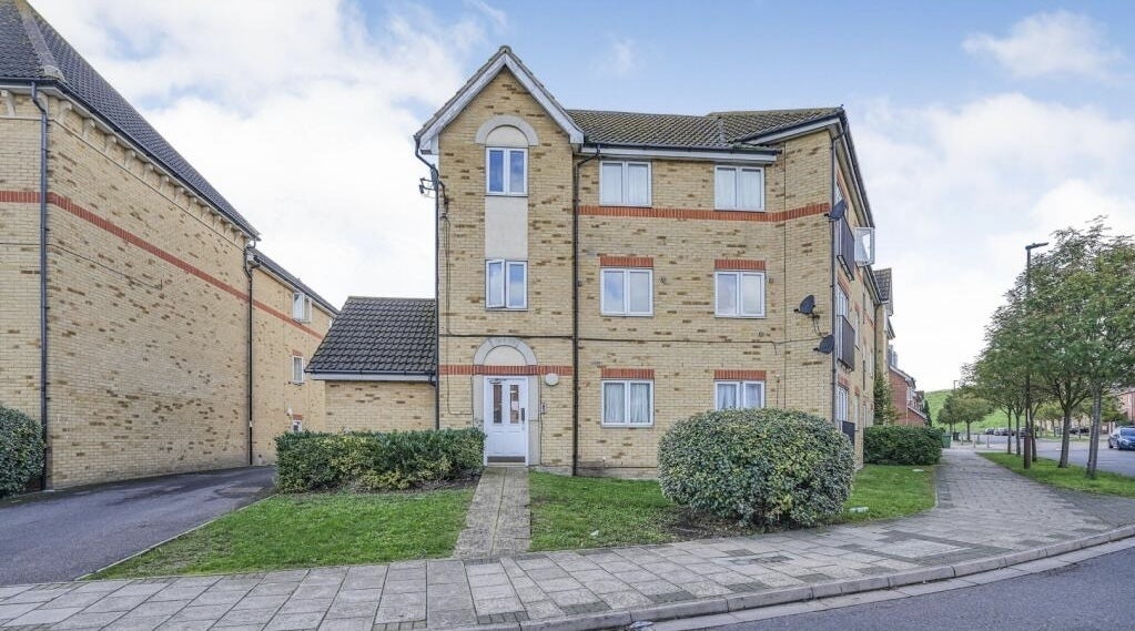 Flat Hill View Drive in Greater London