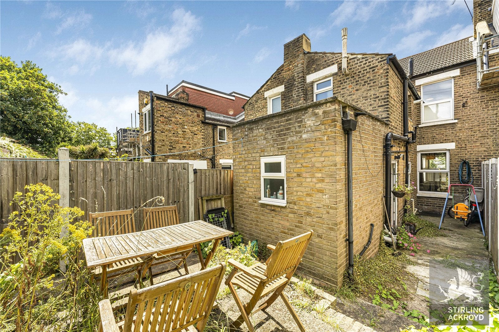 House Bushberry Road in Greater London