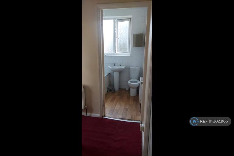 Room Havering Road in Greater London