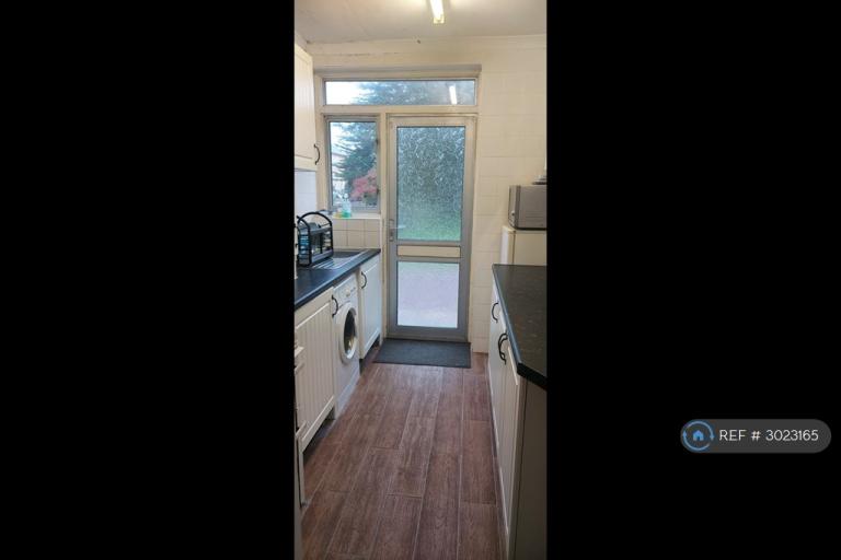 Room Havering Road in Greater London