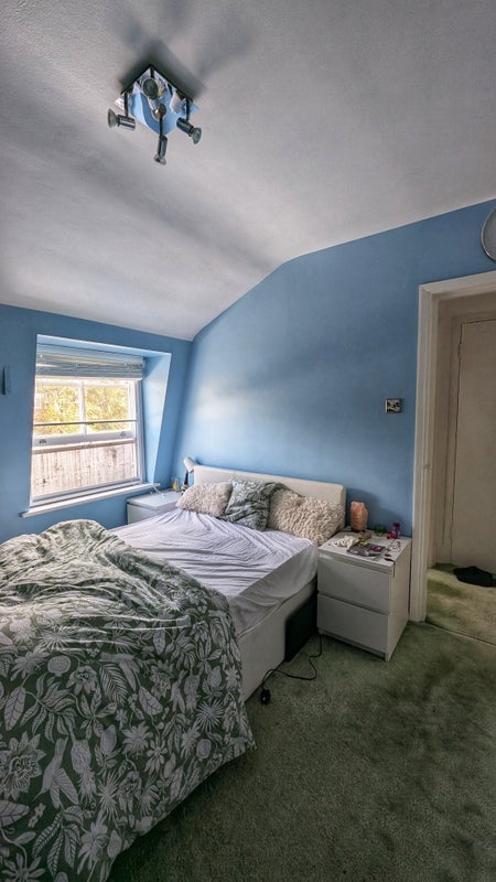 Room Brixton Road in Greater London