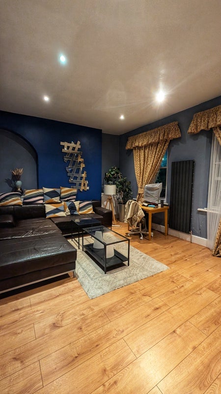 Room Brixton Road in Greater London