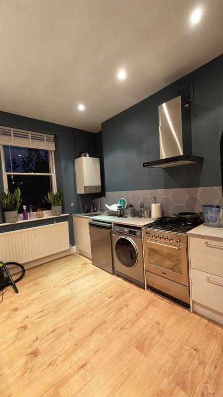 Room Brixton Road in Greater London
