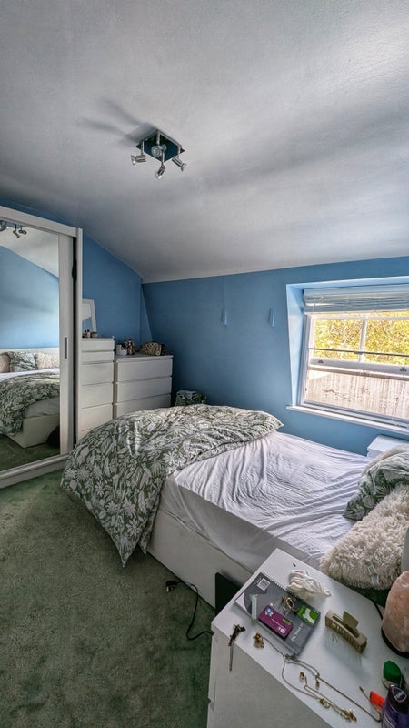 Room Brixton Road in Greater London