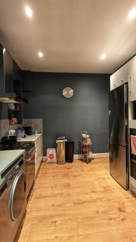 Room Brixton Road in Greater London