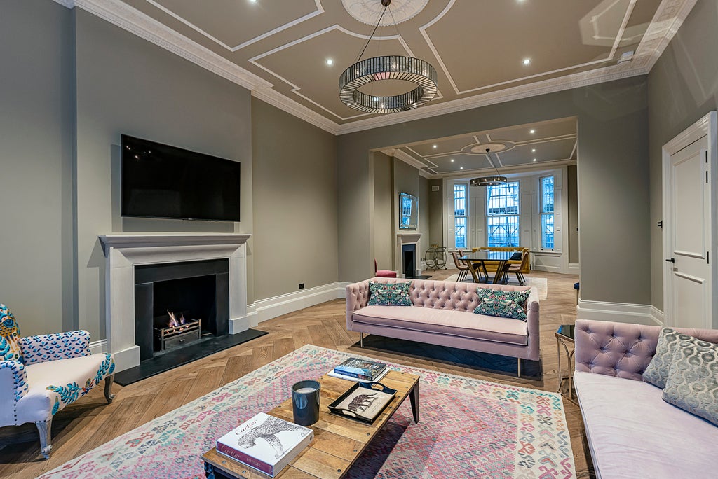 Flat Phillimore Place in Greater London