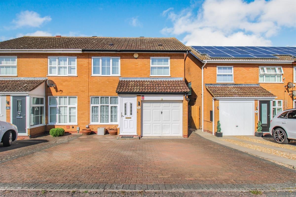 House Chelmer Close in Ravensden