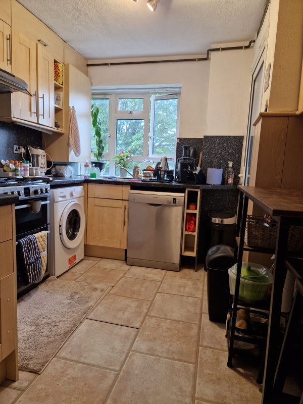 Room Church Lane in Greater London