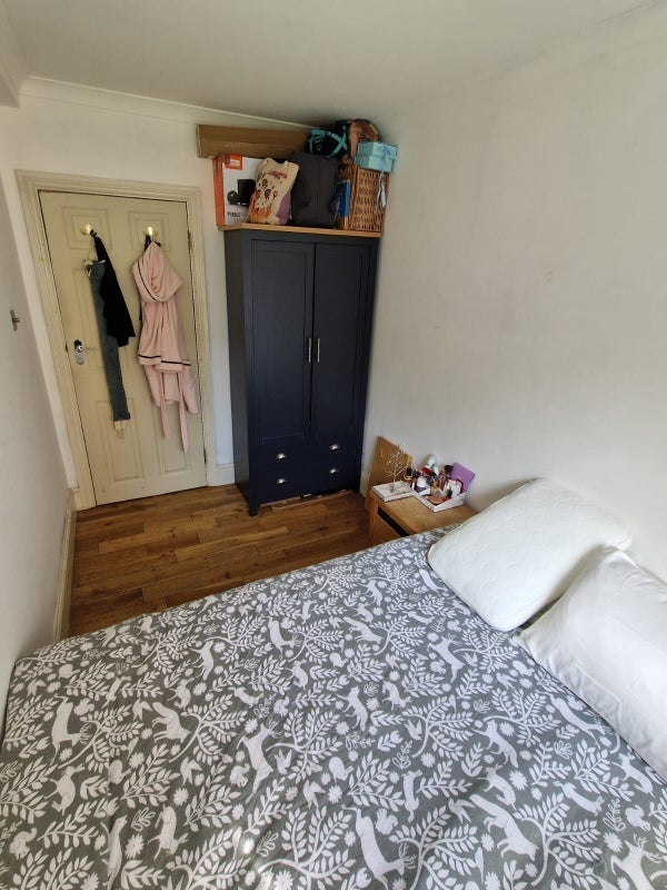 Room Church Lane in Greater London