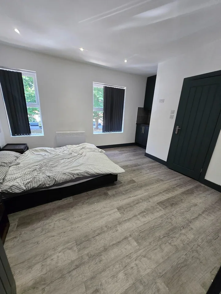 Flat Colham Avenue in Greater London