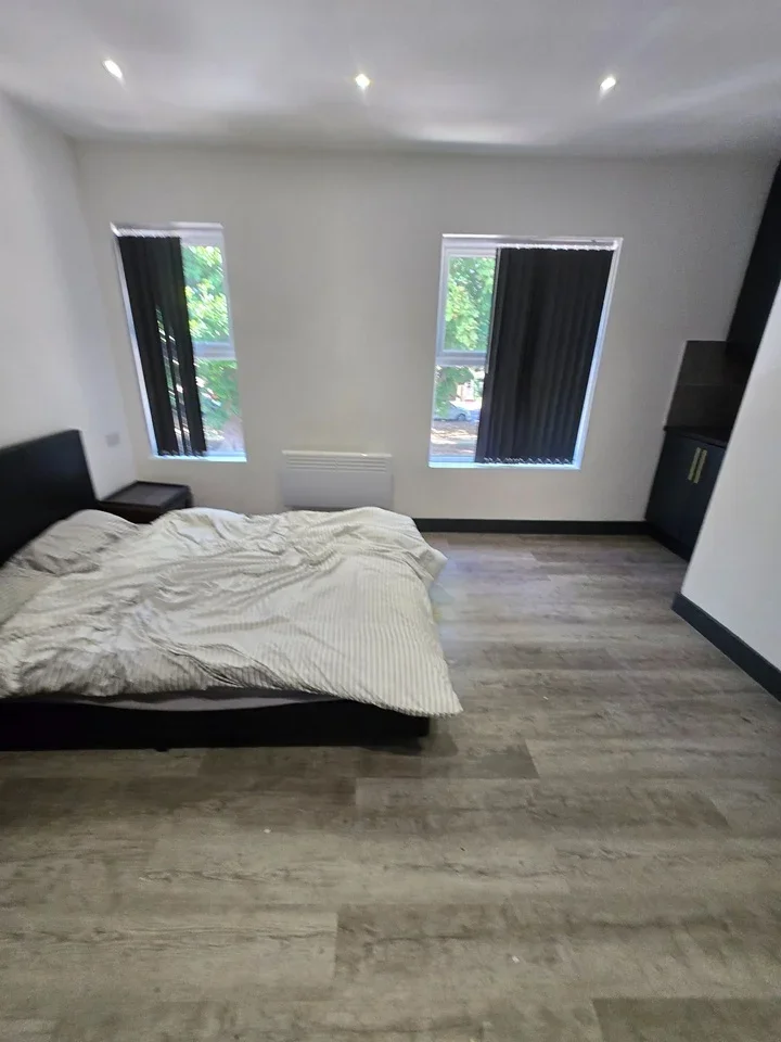 Flat Colham Avenue in Greater London